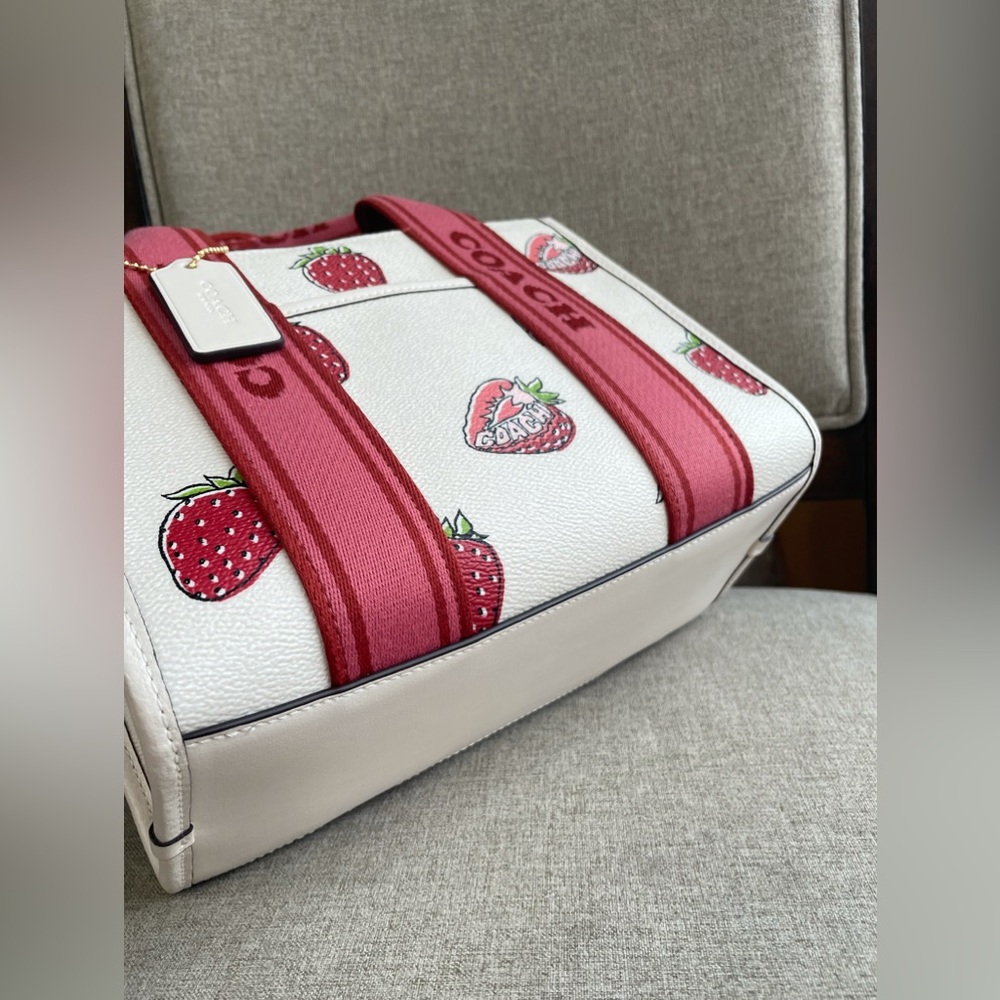 NWT！COACH SMITH TOTE BAG 24 WITH STRAWBERRY PRINT（COACH CAR80）fast shipping - Picture 4 of 6